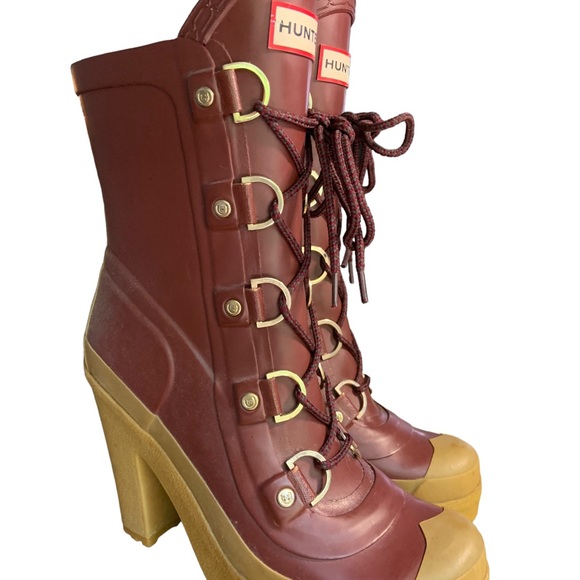 ⭐️Hunter Burgundy and Tan Heeled Boots⭐️ - Picture 3 of 15